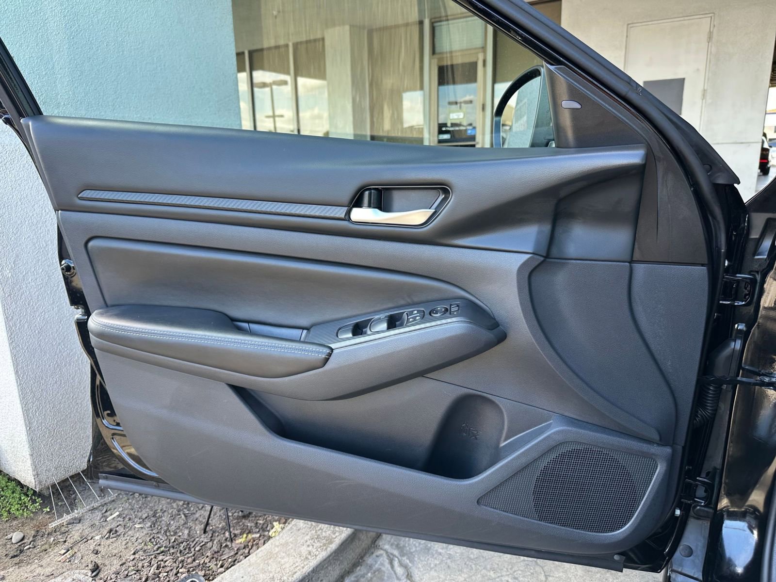 Used 2025 Nissan Altima 2.5 SV FWD image 18