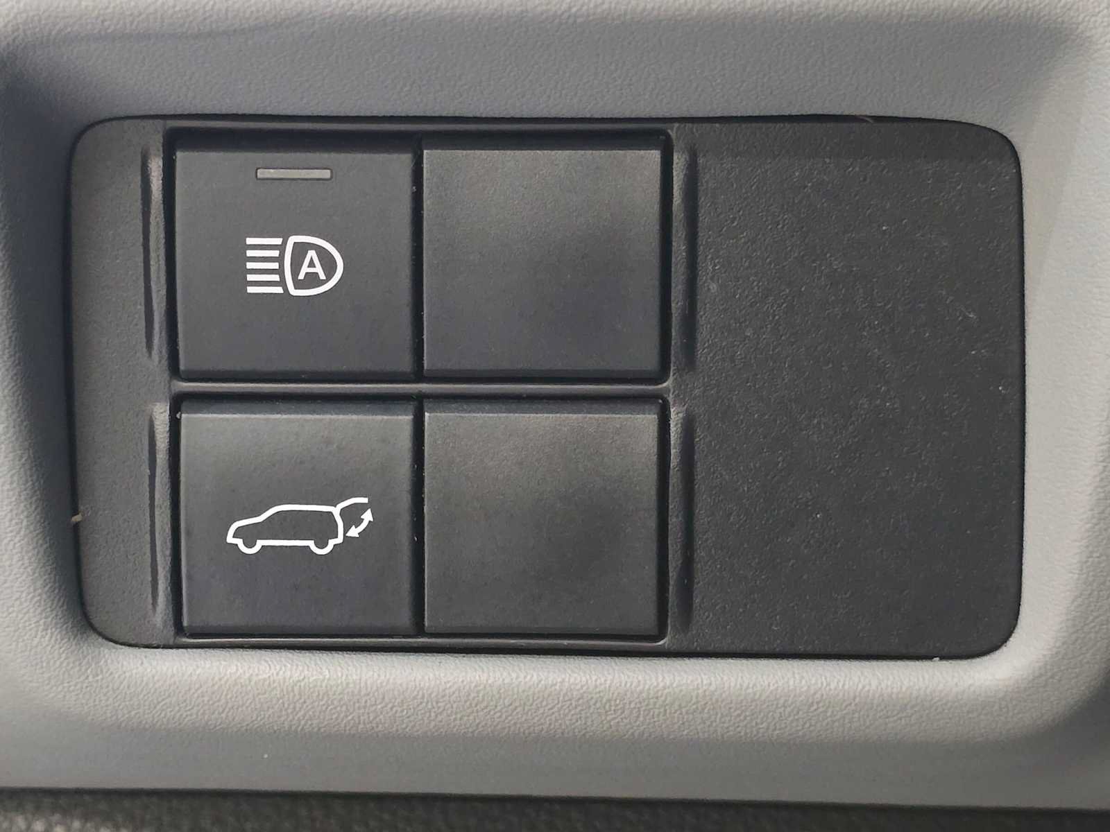 Certified 2020 Toyota Highlander XLE AWD/4WD image 16
