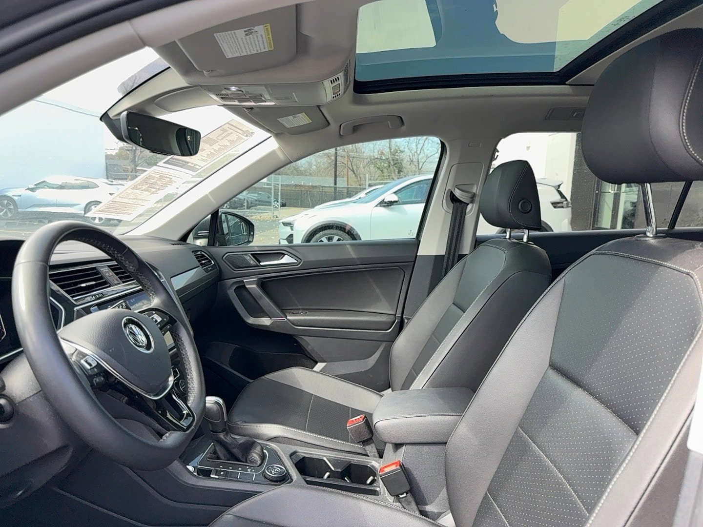 Used 2020 Volkswagen Tiguan SEL image 11