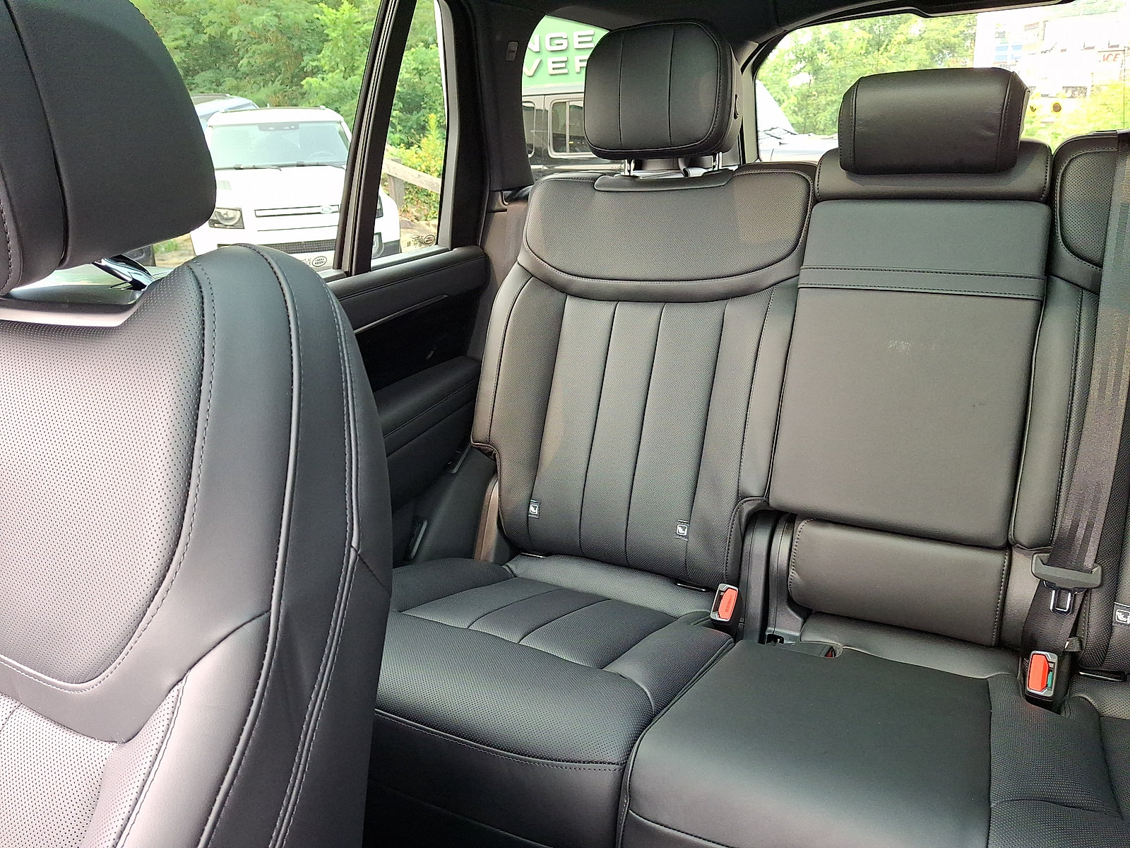 New 2026 Land Rover Range Rover Long Wheelbase SE AWD/4WD image 15