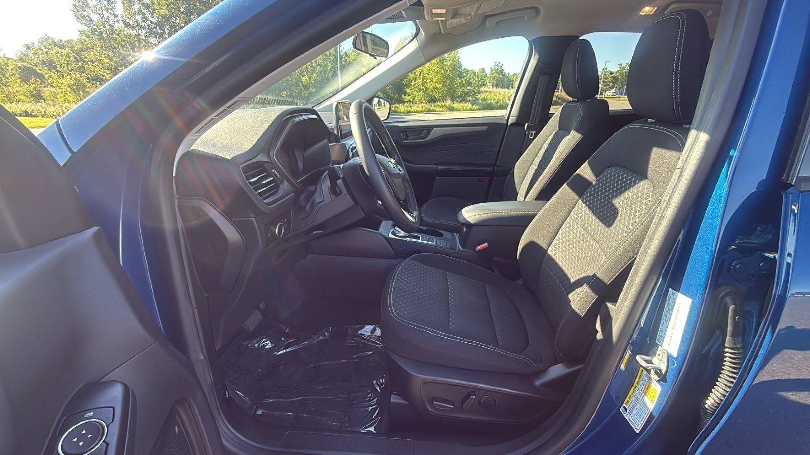 Used 2023 Ford Escape Active AWD/4WD image 25