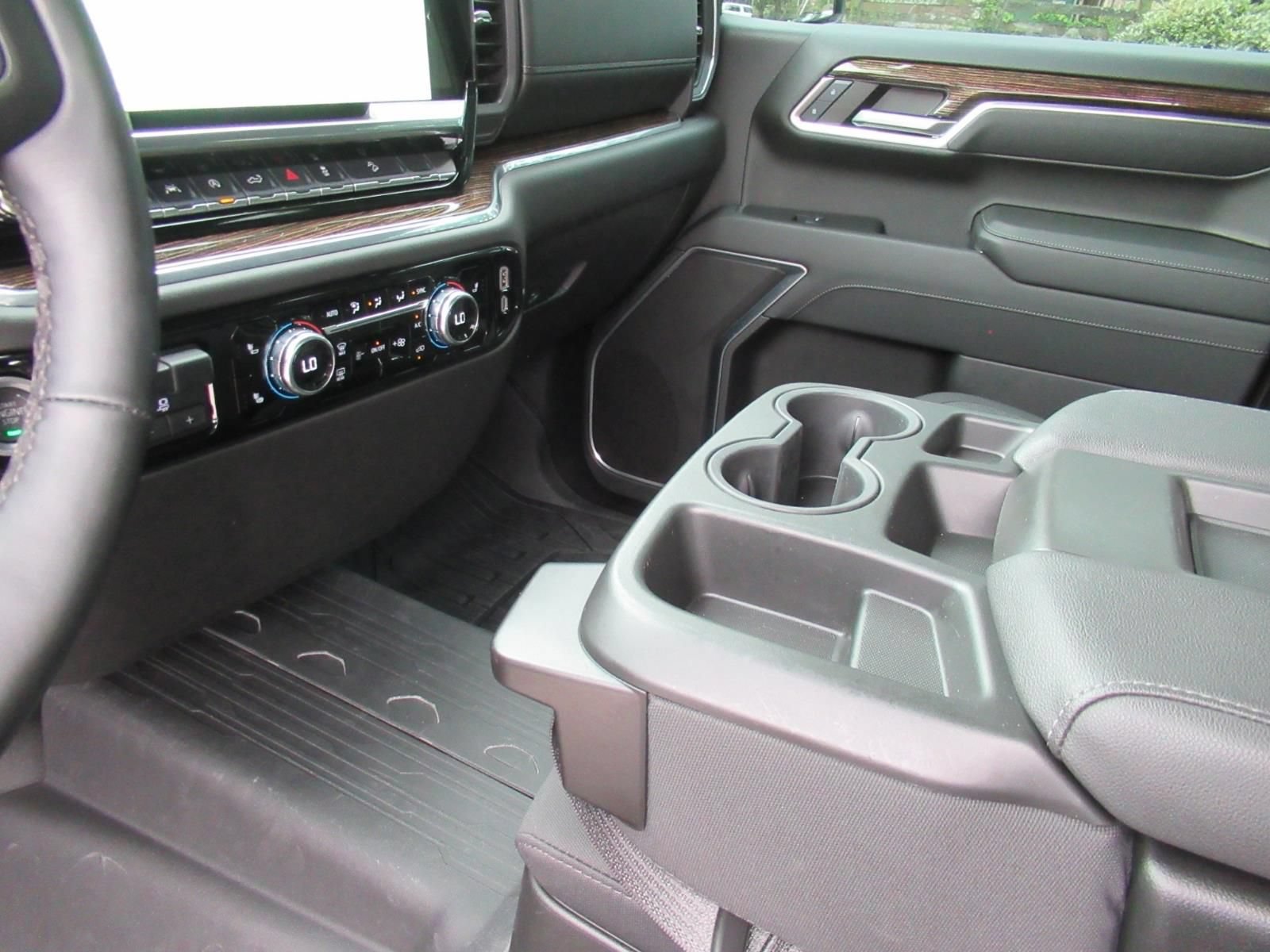 Used 2024 GMC Sierra 1500 Elevation w/ LPO, Elevation Black Package AWD/4WD image 14