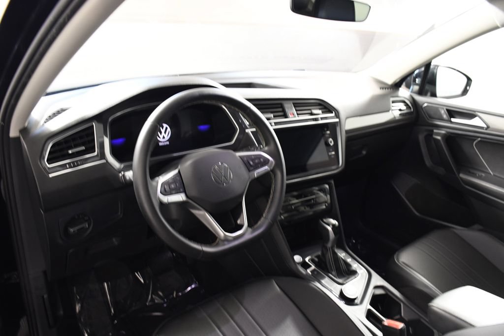 Used 2023 Volkswagen Tiguan SE AWD/4WD image 12