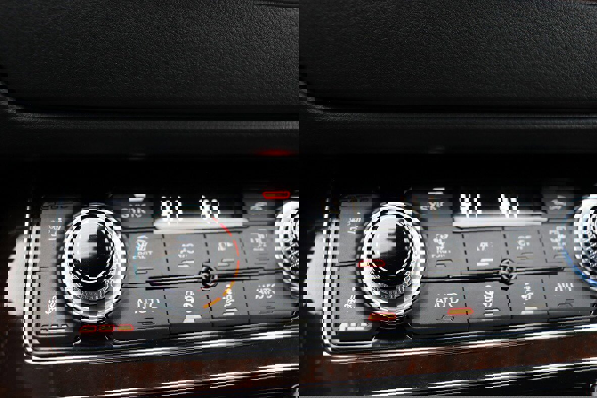 Used 2015 Audi A8 4.0T w/ Luxury Package image 14