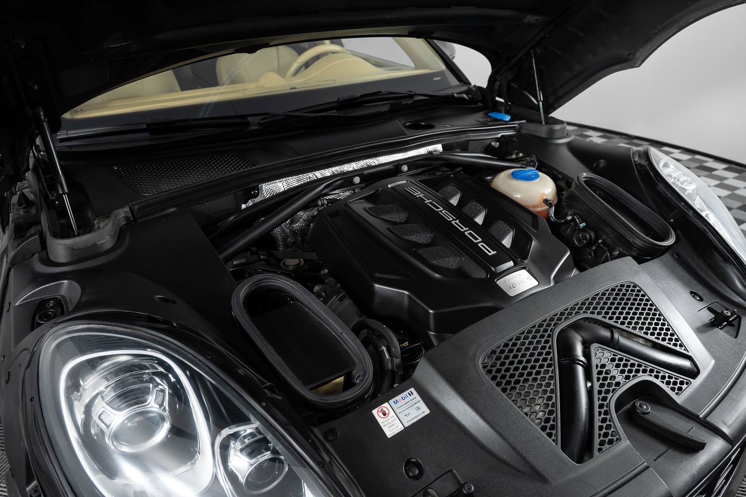 Used 2016 Porsche Macan S image 39