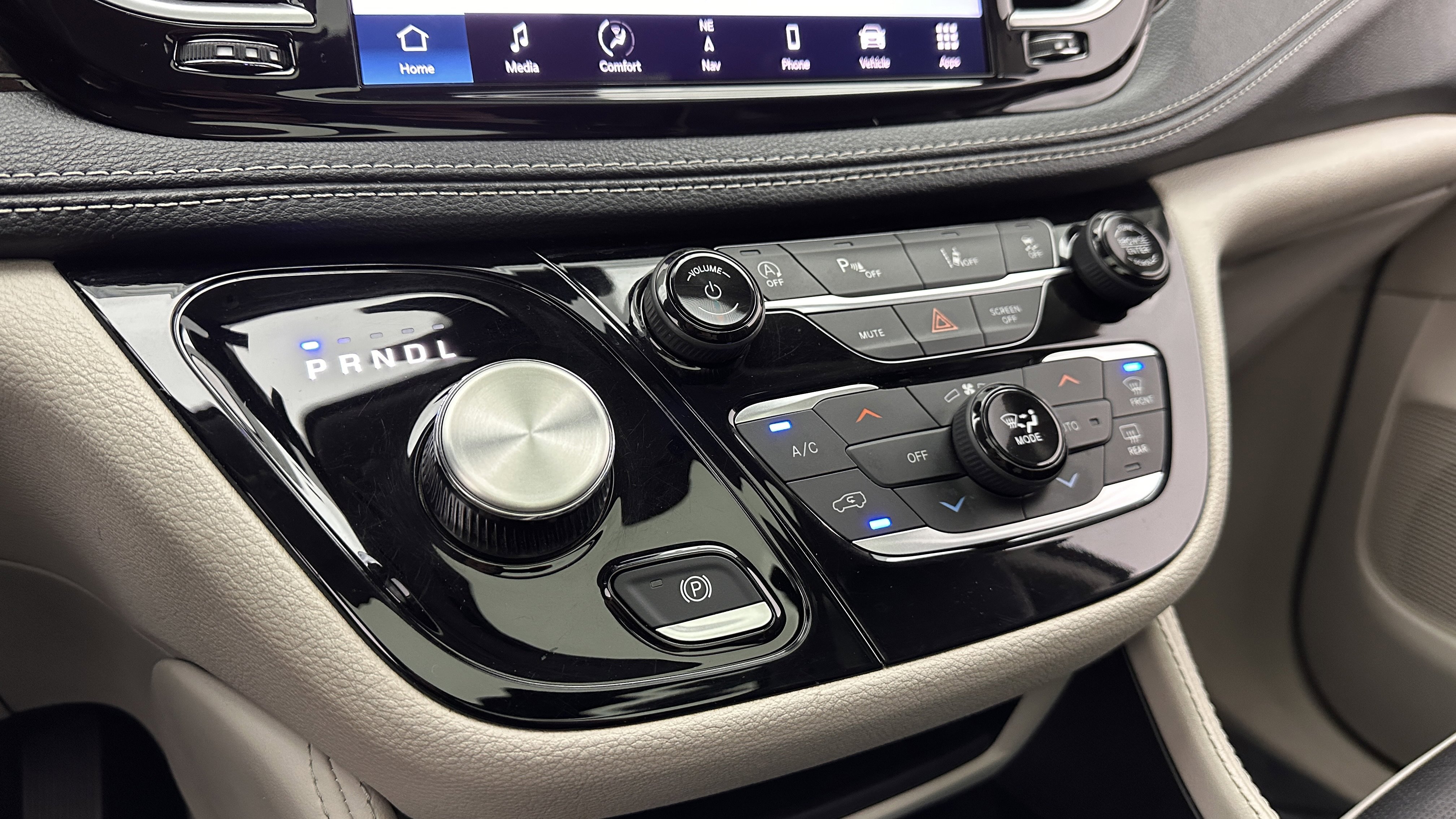 Used 2023 Chrysler Pacifica Limited image 19