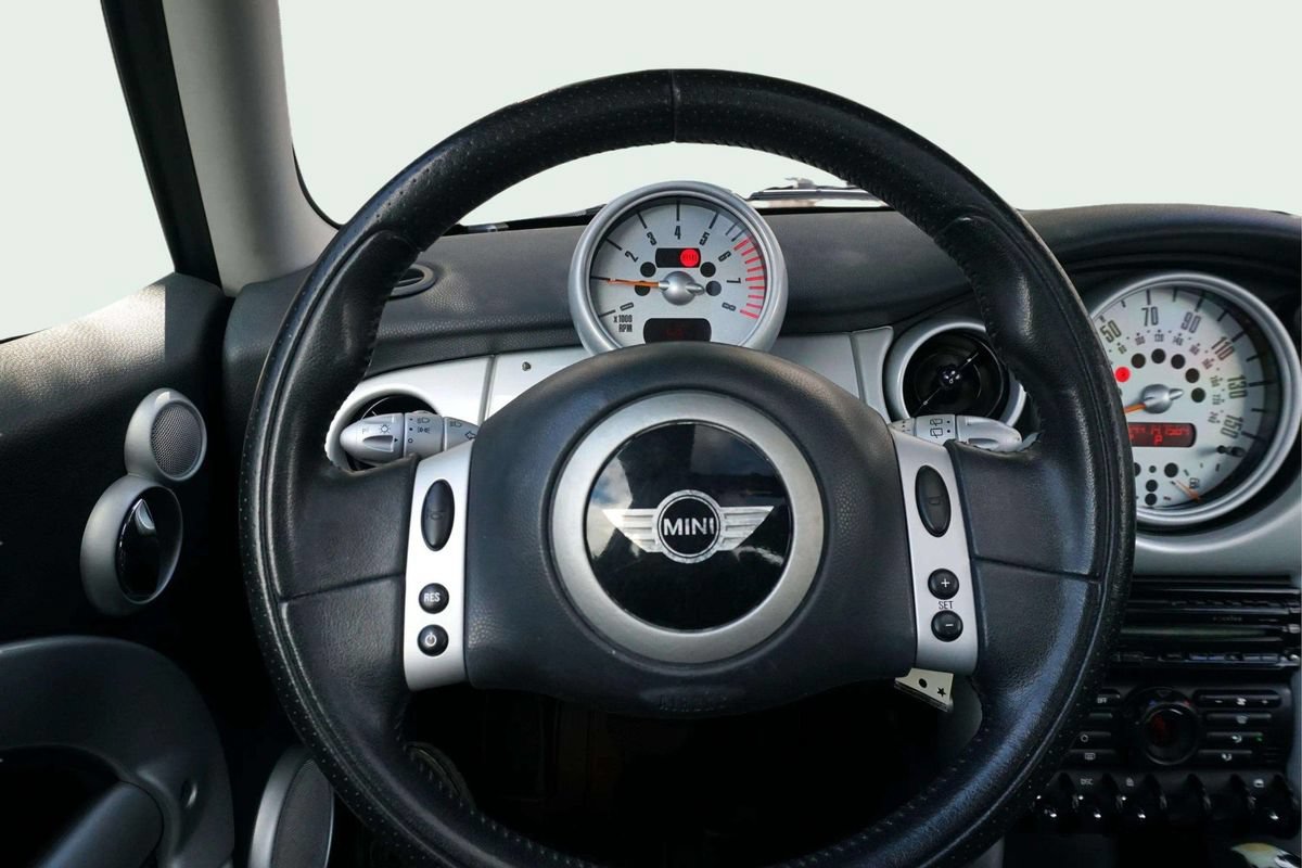 Used 2004 MINI Cooper Hardtop FWD image 15