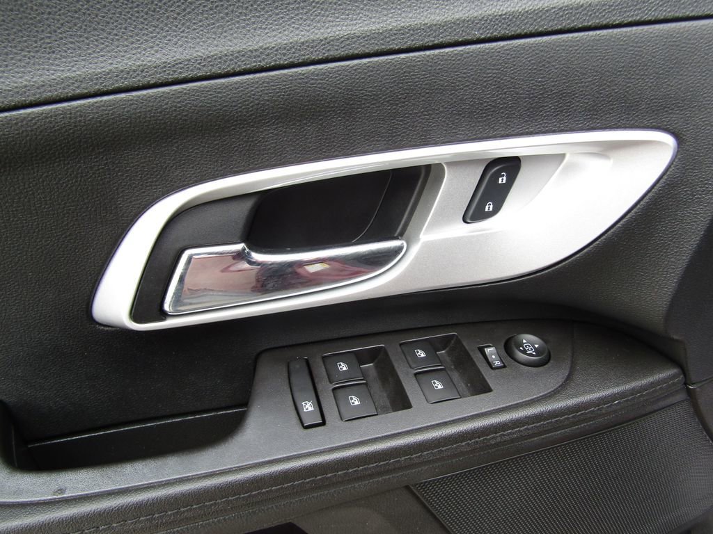 Used 2017 Chevrolet Equinox LT w/ Convenience Package image 19