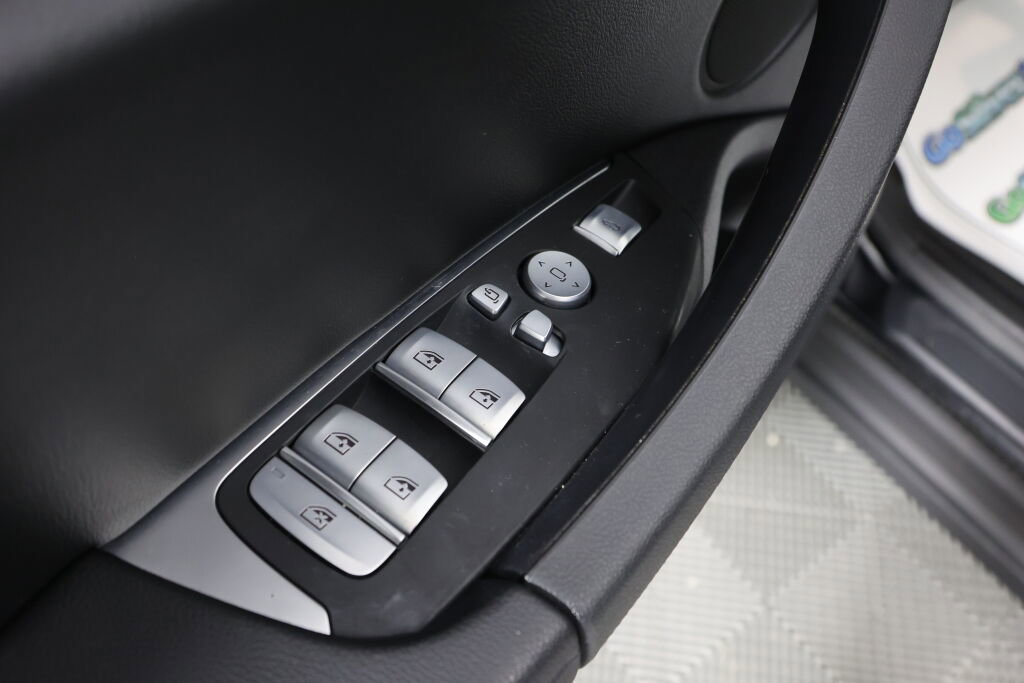 Used 2022 BMW X3 xDrive30i w/ Convenience Package image 32