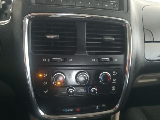 Used 2016 Dodge Grand Caravan SXT FWD image 17