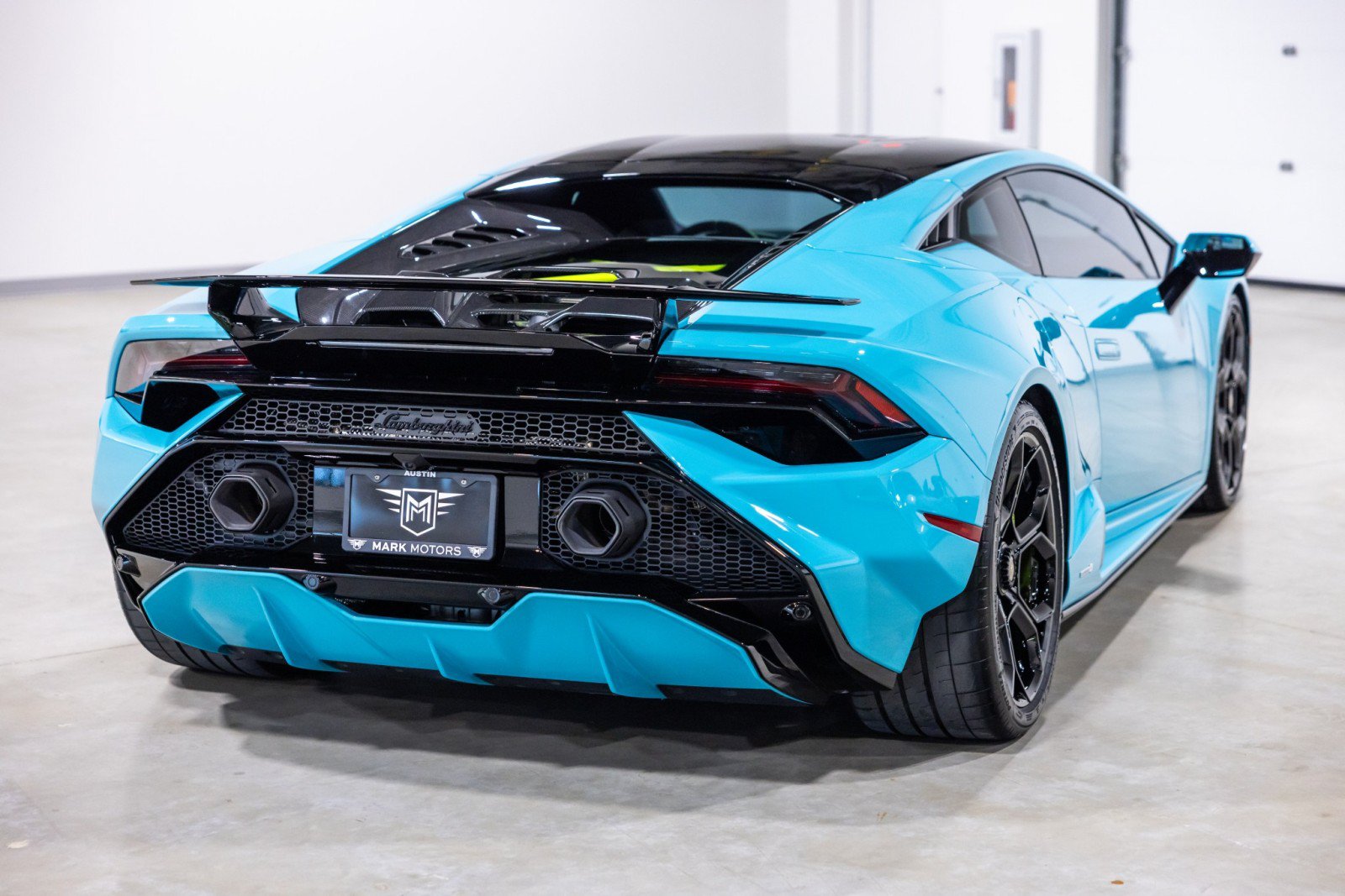 Used 2024 Lamborghini Huracan Tecnica RWD image 9