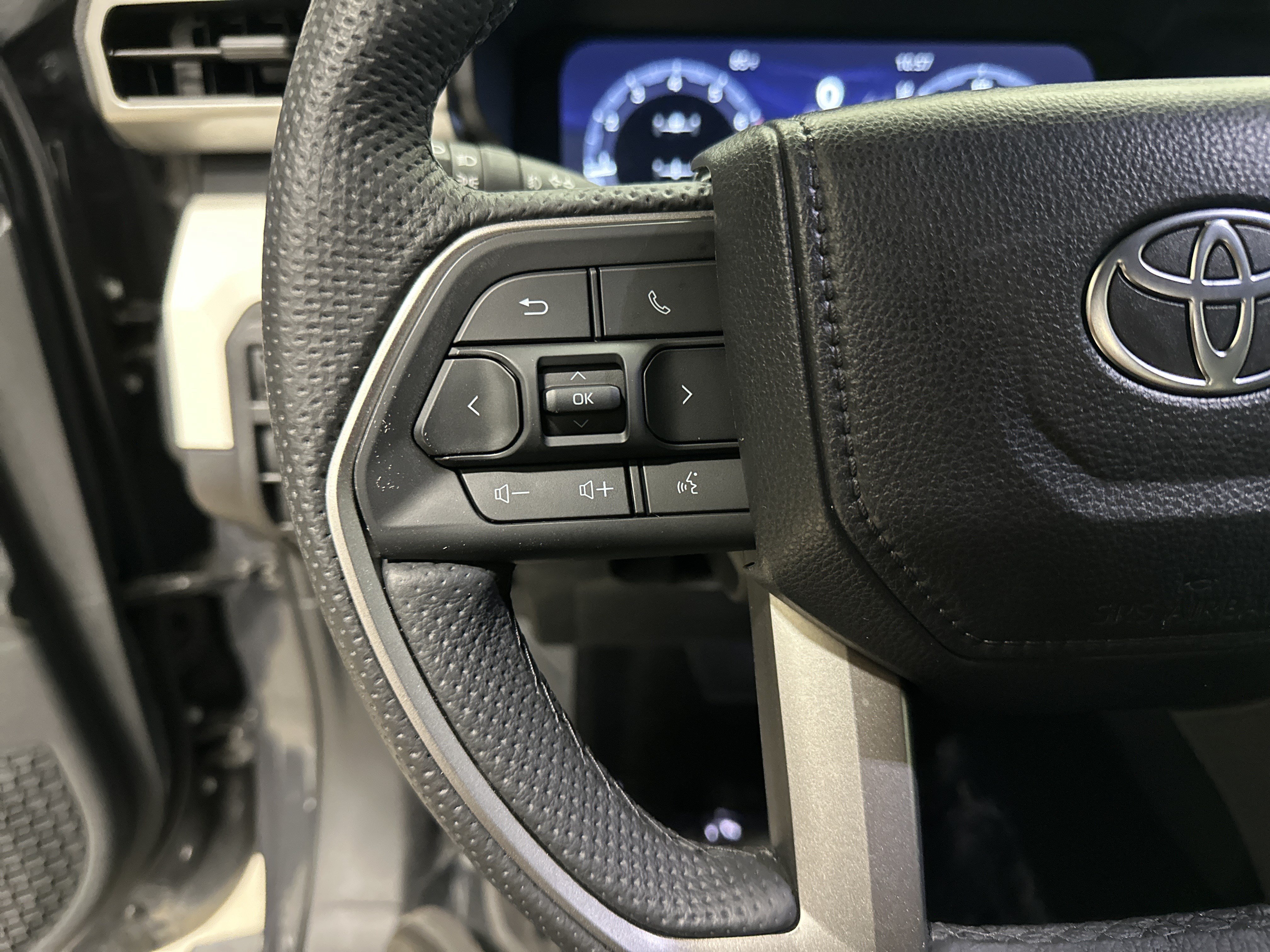 Used 2024 Toyota Tacoma TRD Off-Road AWD/4WD image 19