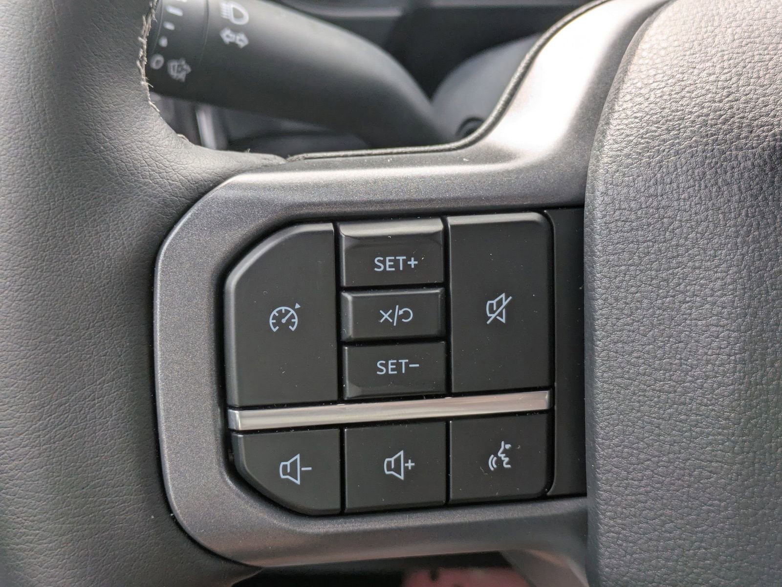 New 2025 Ford F250 Lariat w/ Black Appearance Package image 29