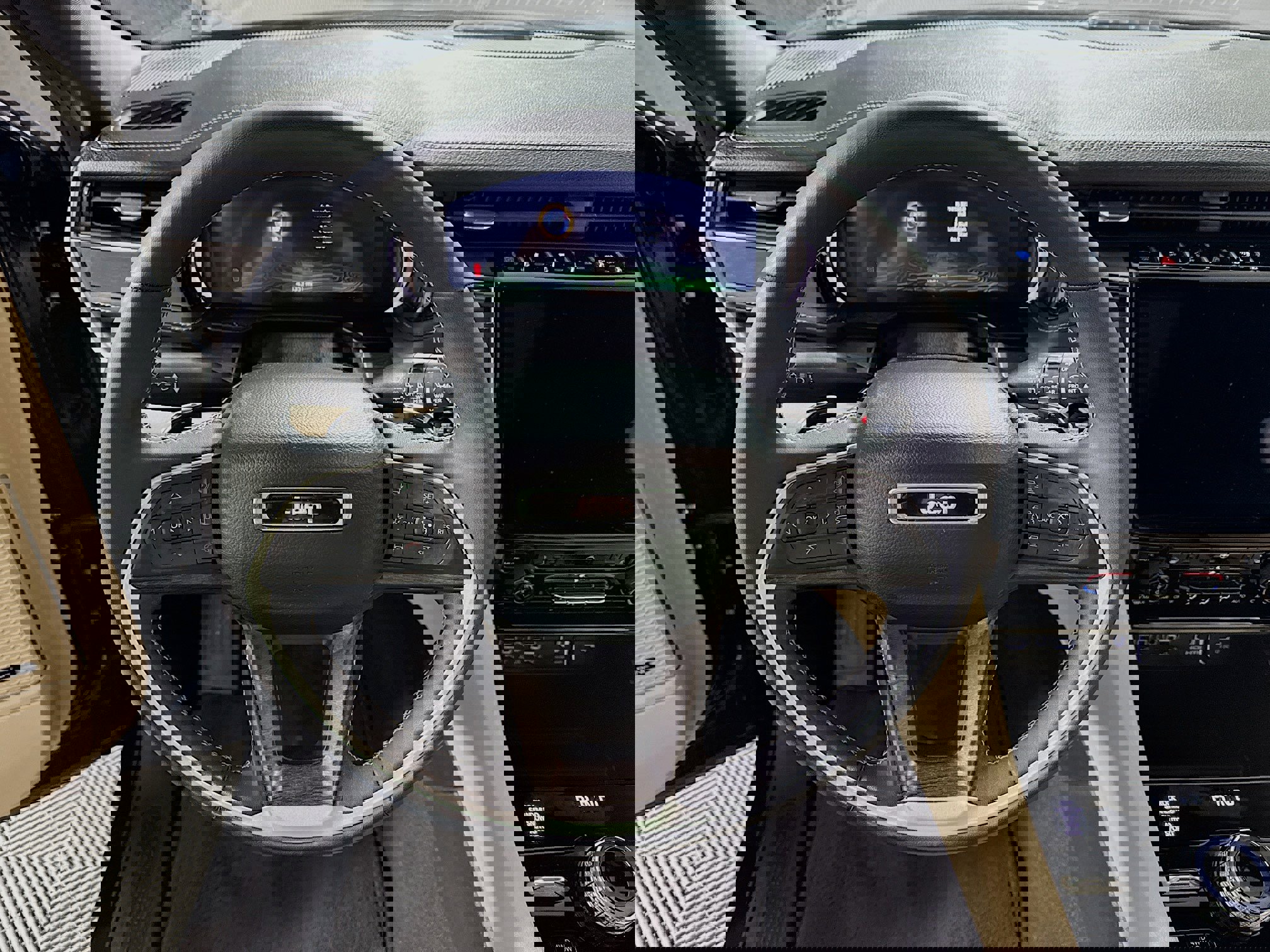 Used 2023 Jeep Grand Cherokee 4WD 4xe image 16