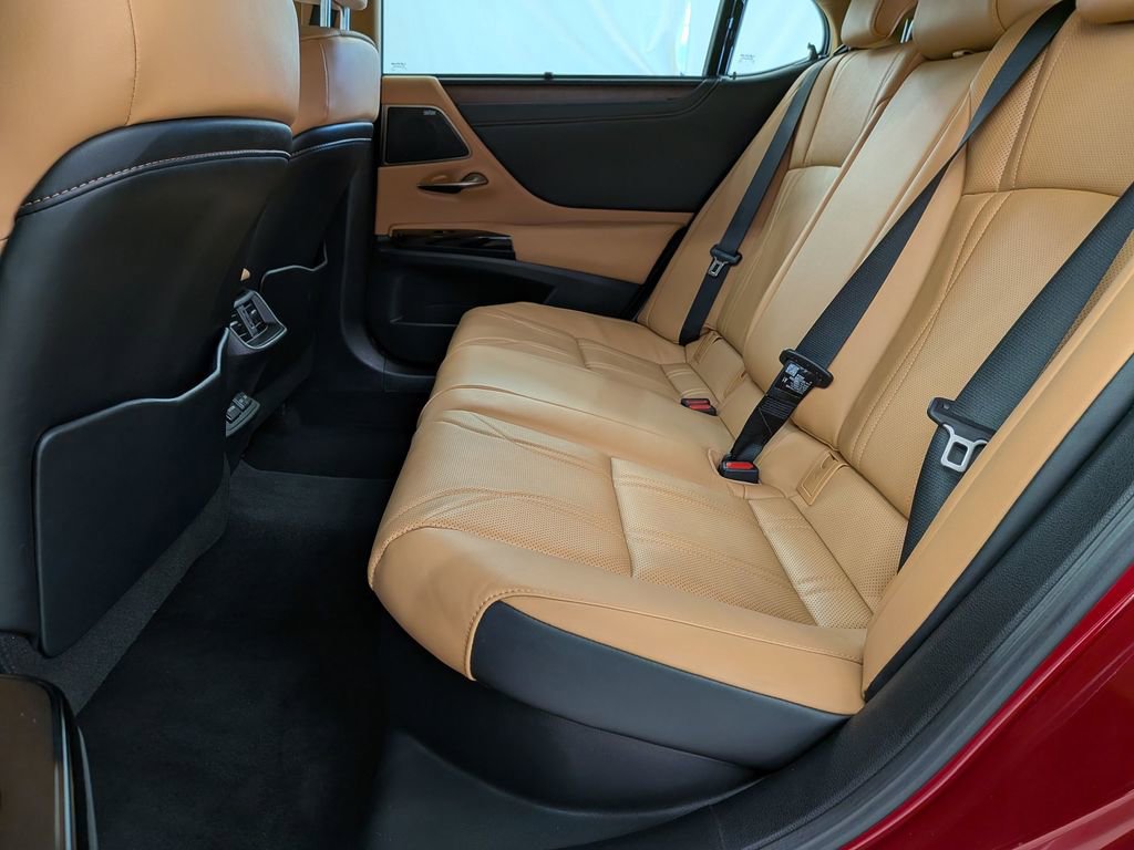 Certified 2024 Lexus ES 300h Ultra Luxury w/ Accessory Package (Z2) image 30