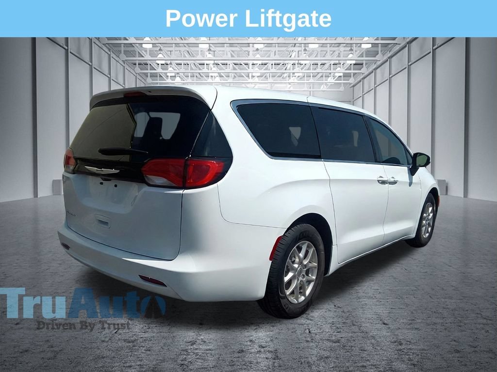 Used 2023 Chrysler Voyager LX FWD image 8