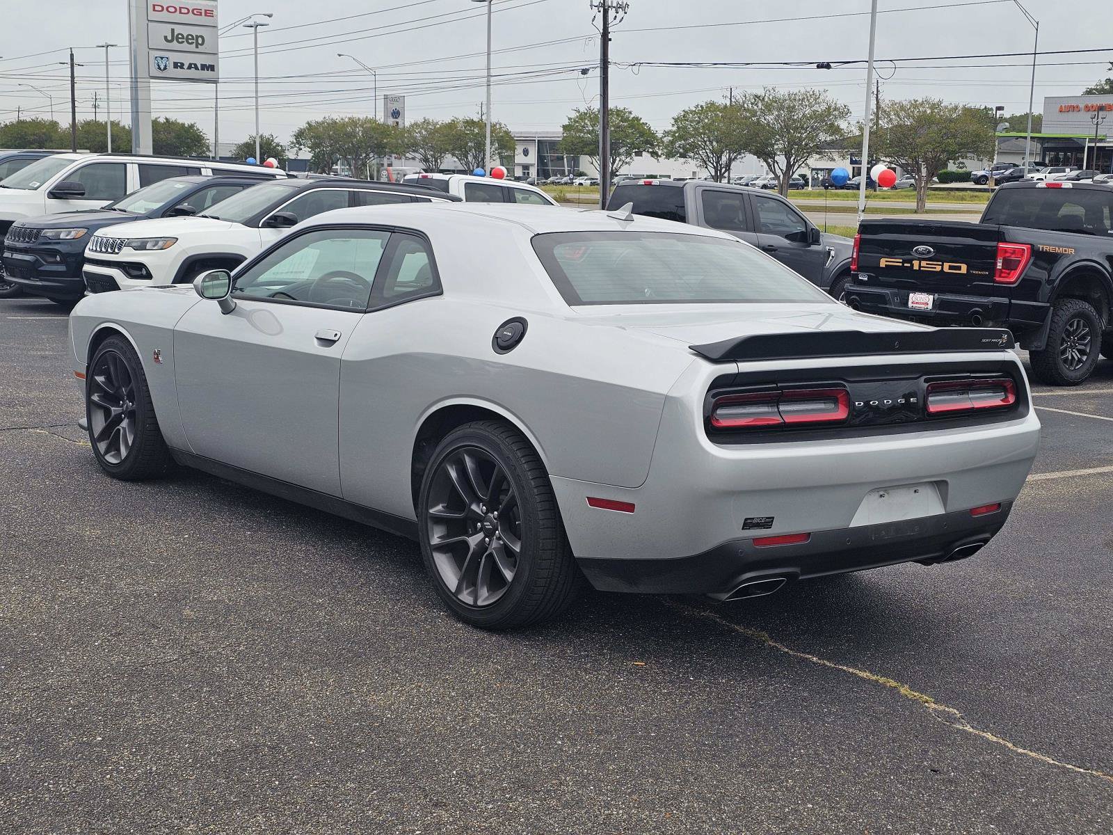 Used 2022 Dodge Challenger R/T Scat Pack RWD image 9