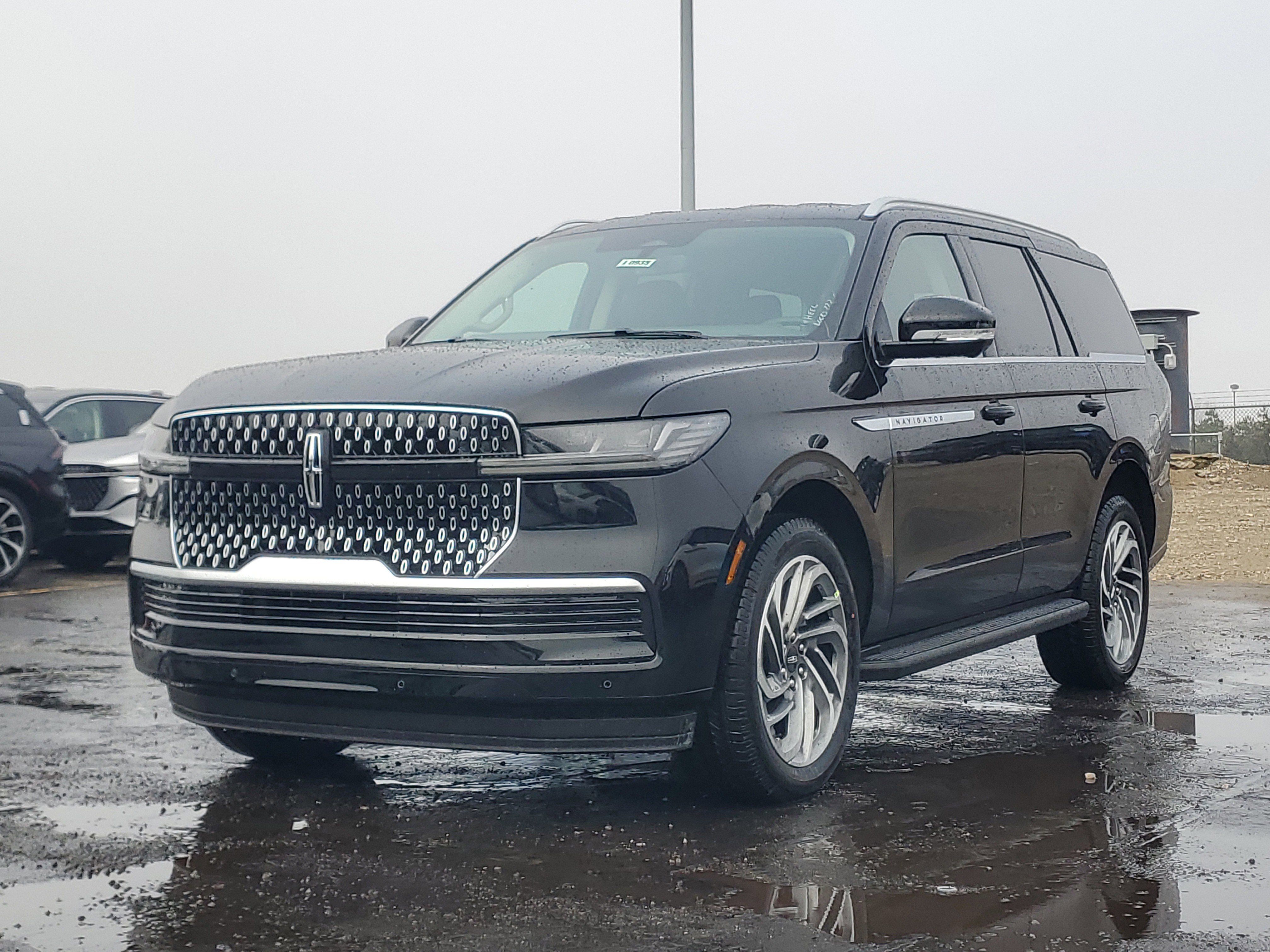 New 2026 Lincoln Navigator Premiere image 2
