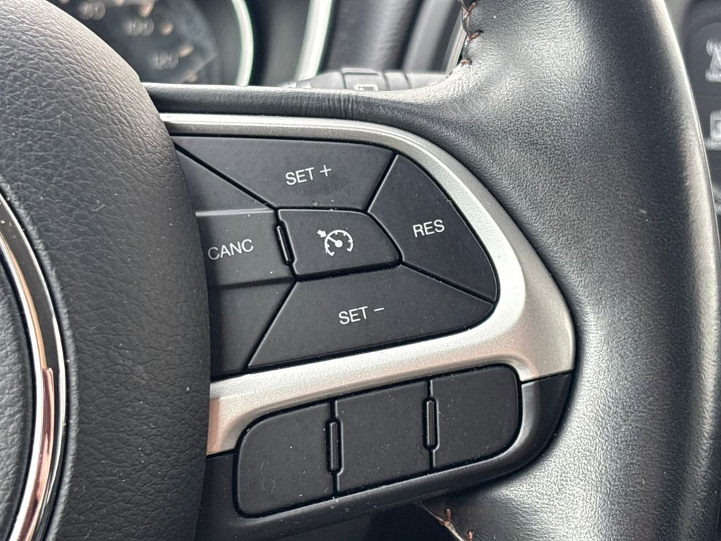 Used 2018 Jeep Compass Latitude FWD image 21