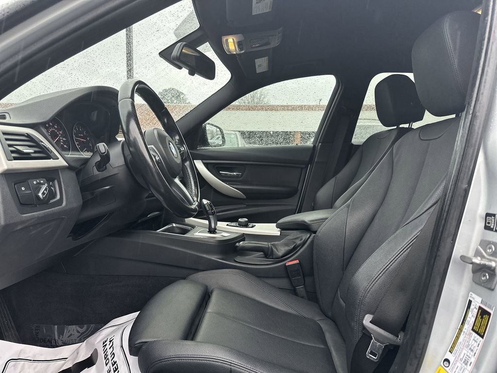 Used 2014 BMW 320i Sedan image 11