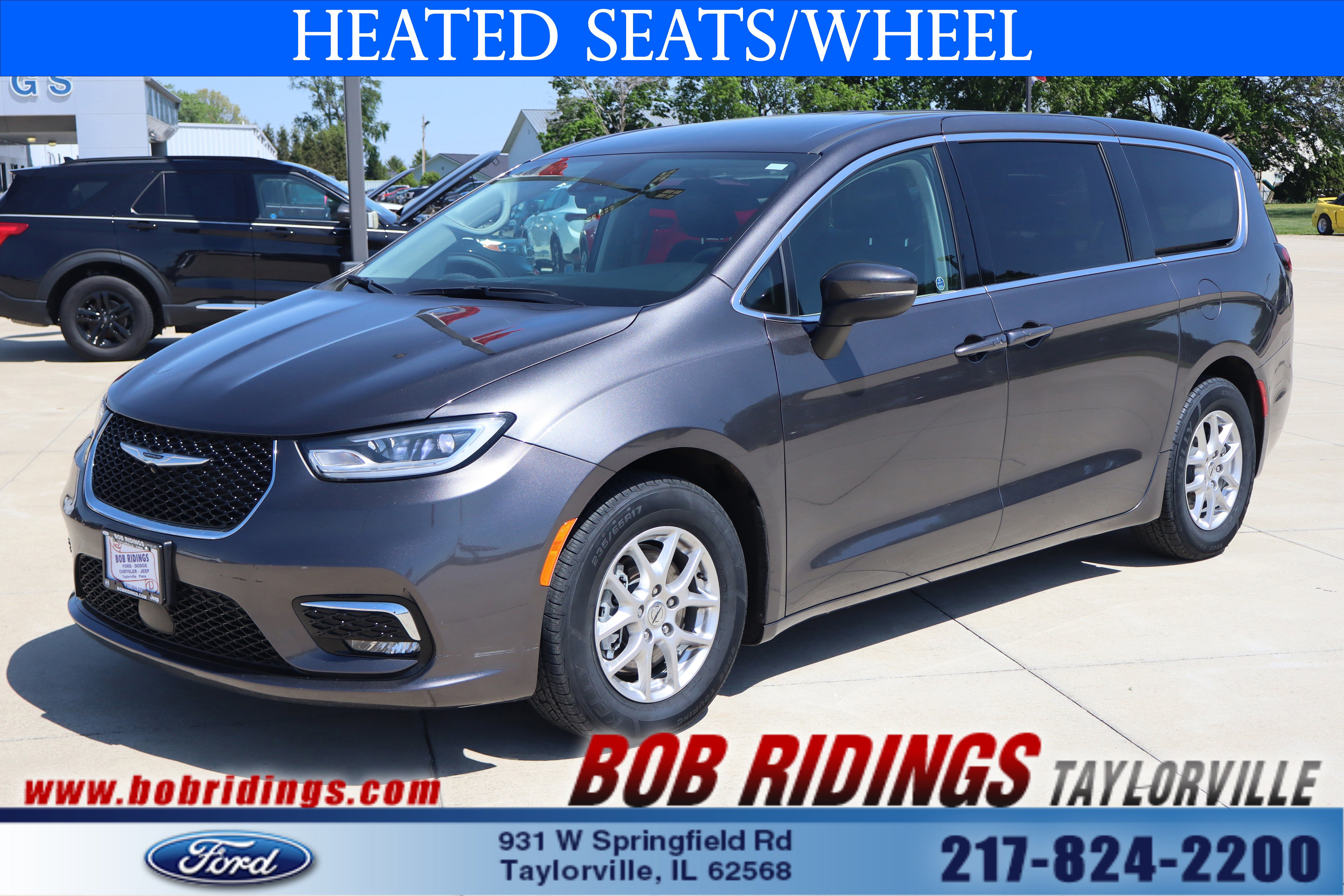 Used 2023 Chrysler Pacifica Touring-L FWD image 1