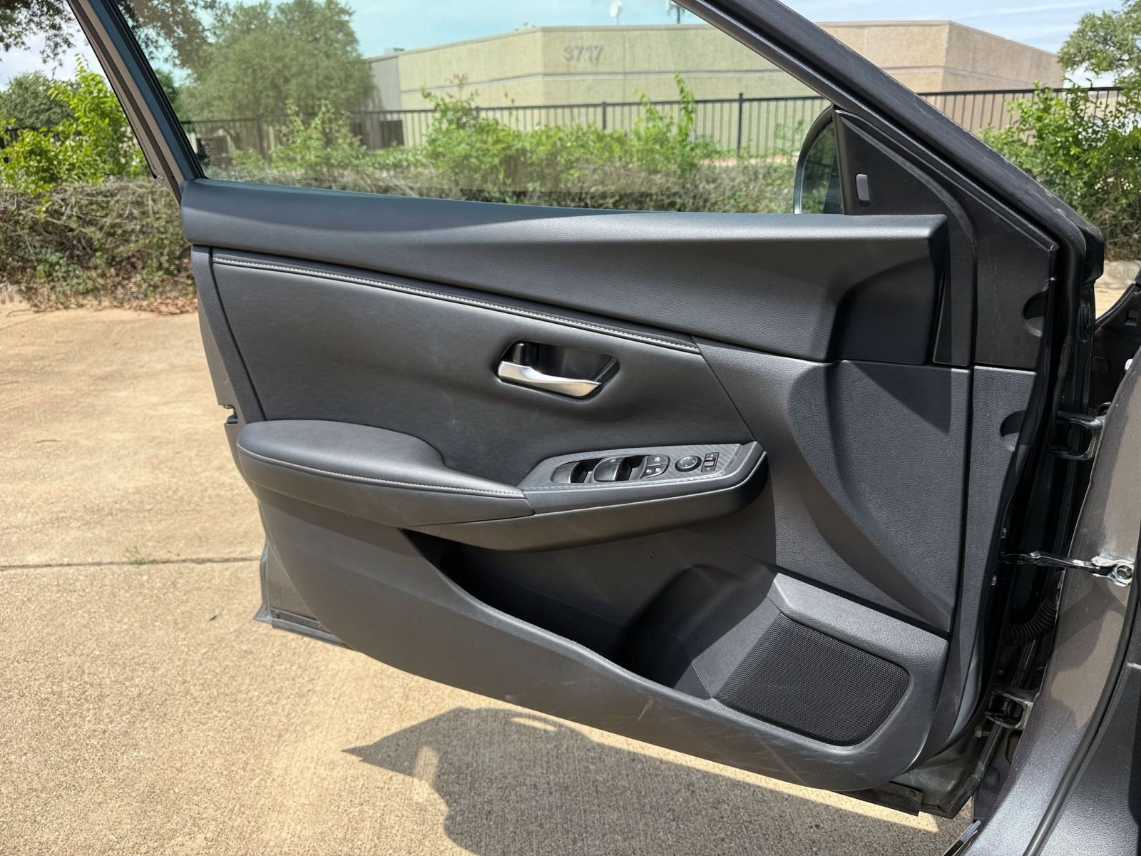 Used 2025 Nissan Sentra SV FWD image 18