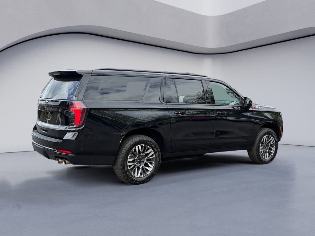 Used 2025 Chevrolet Suburban Z71 image 5