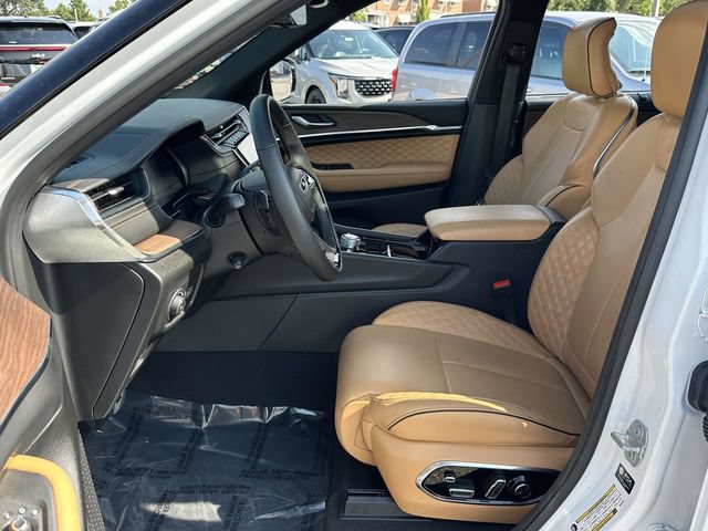 Used 2025 Jeep Grand Cherokee L Summit w/ Advanced Protech Group IV AWD/4WD image 15