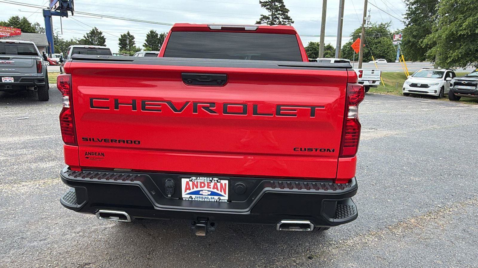 Certified 2022 Chevrolet Silverado 1500 Custom Trail Boss w/ LPO, Dark Essentials Package AWD/4WD image 6