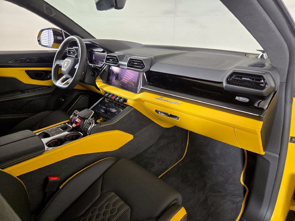 Used 2025 Lamborghini Urus SE AWD/4WD image 17