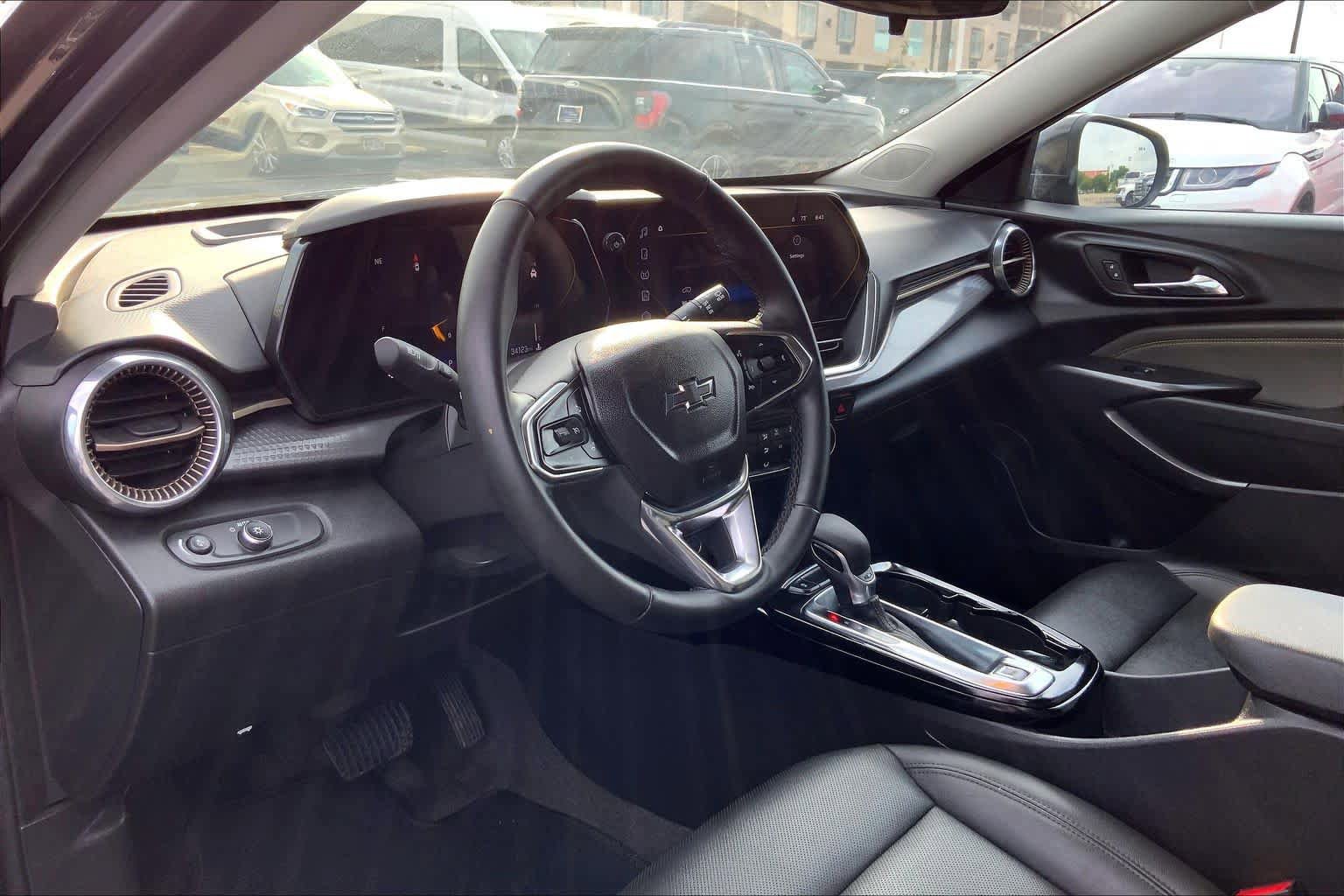Used 2025 Chevrolet Trax ACTIV w/ Driver Confidence Package FWD image 16
