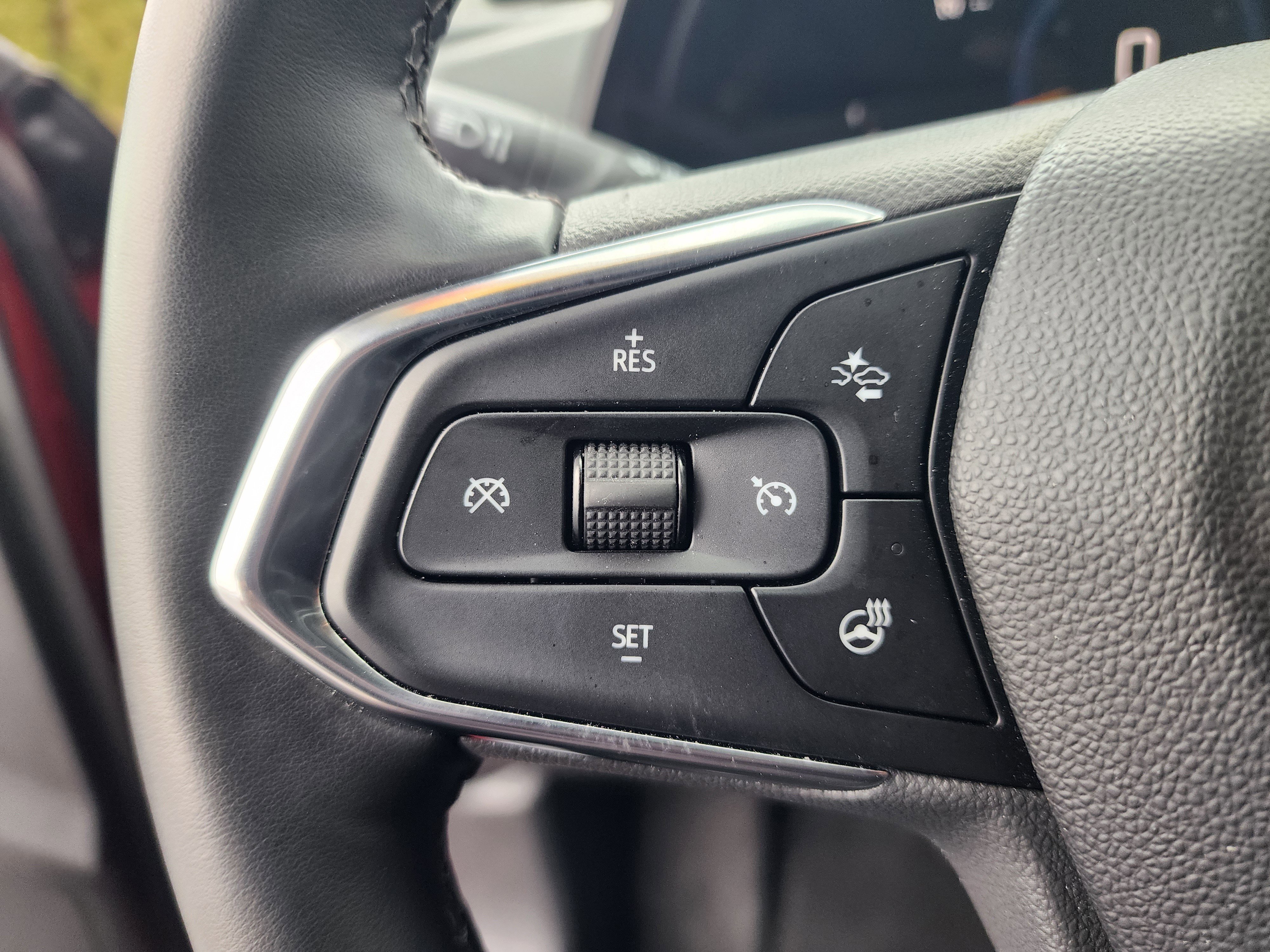 Used 2025 Chevrolet Trax LT w/ LT Convenience Package image 29