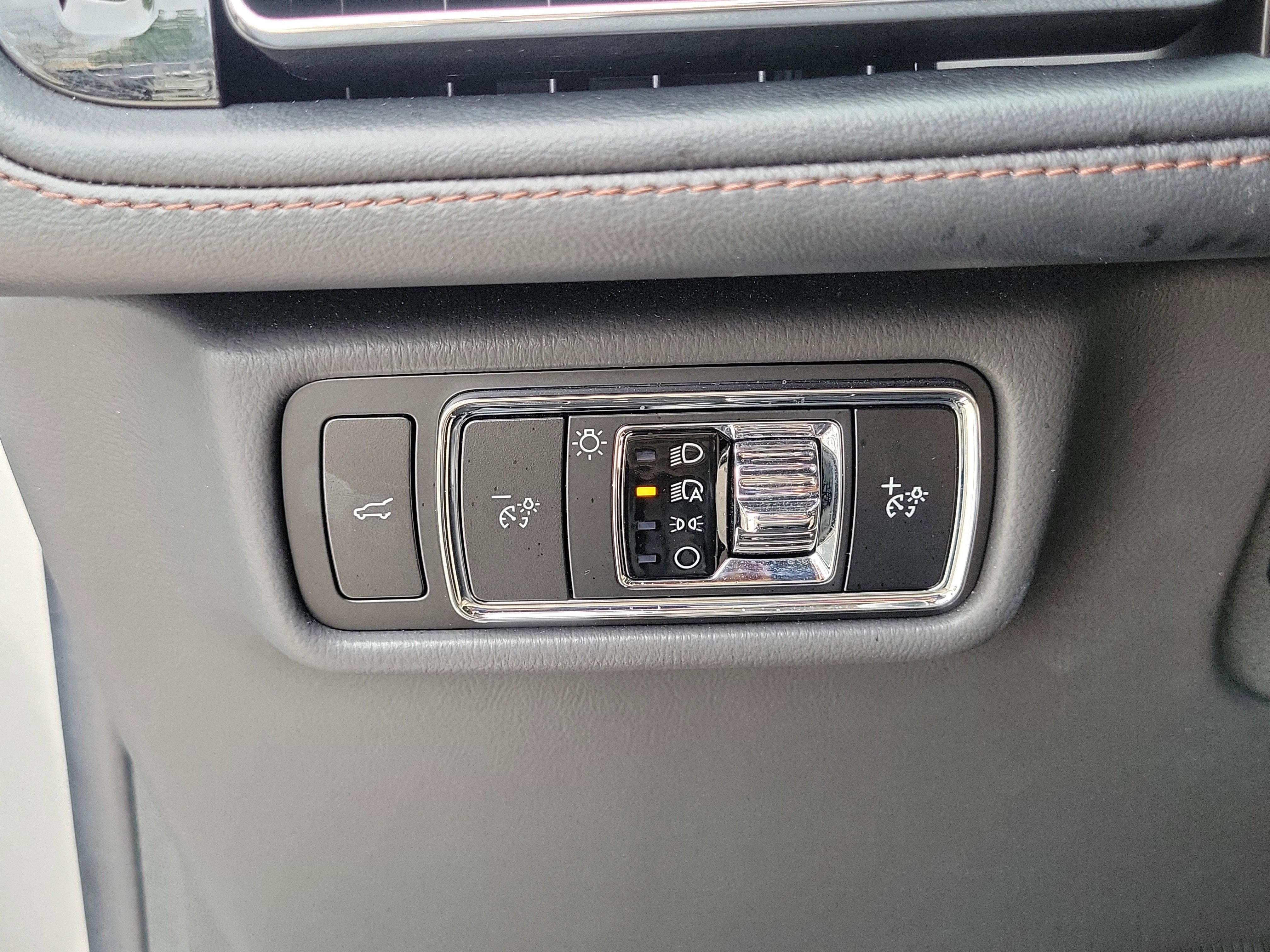 Used 2023 Lincoln Aviator 2WD w/ Premium Package image 13
