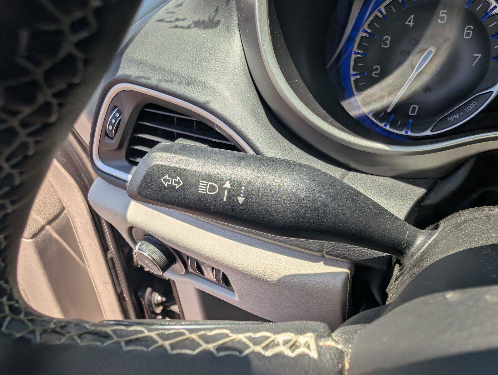 Used 2023 Chrysler Pacifica Touring-L FWD image 26