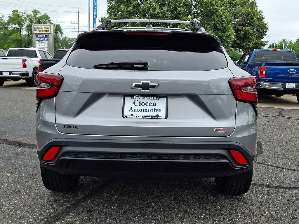 Used 2024 Chevrolet Trax RS w/ Sunroof Package FWD image 8