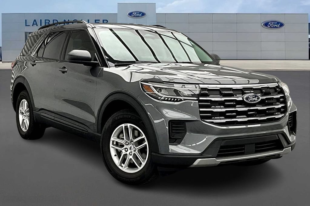 New 2026 Ford Explorer Active AWD/4WD image 2