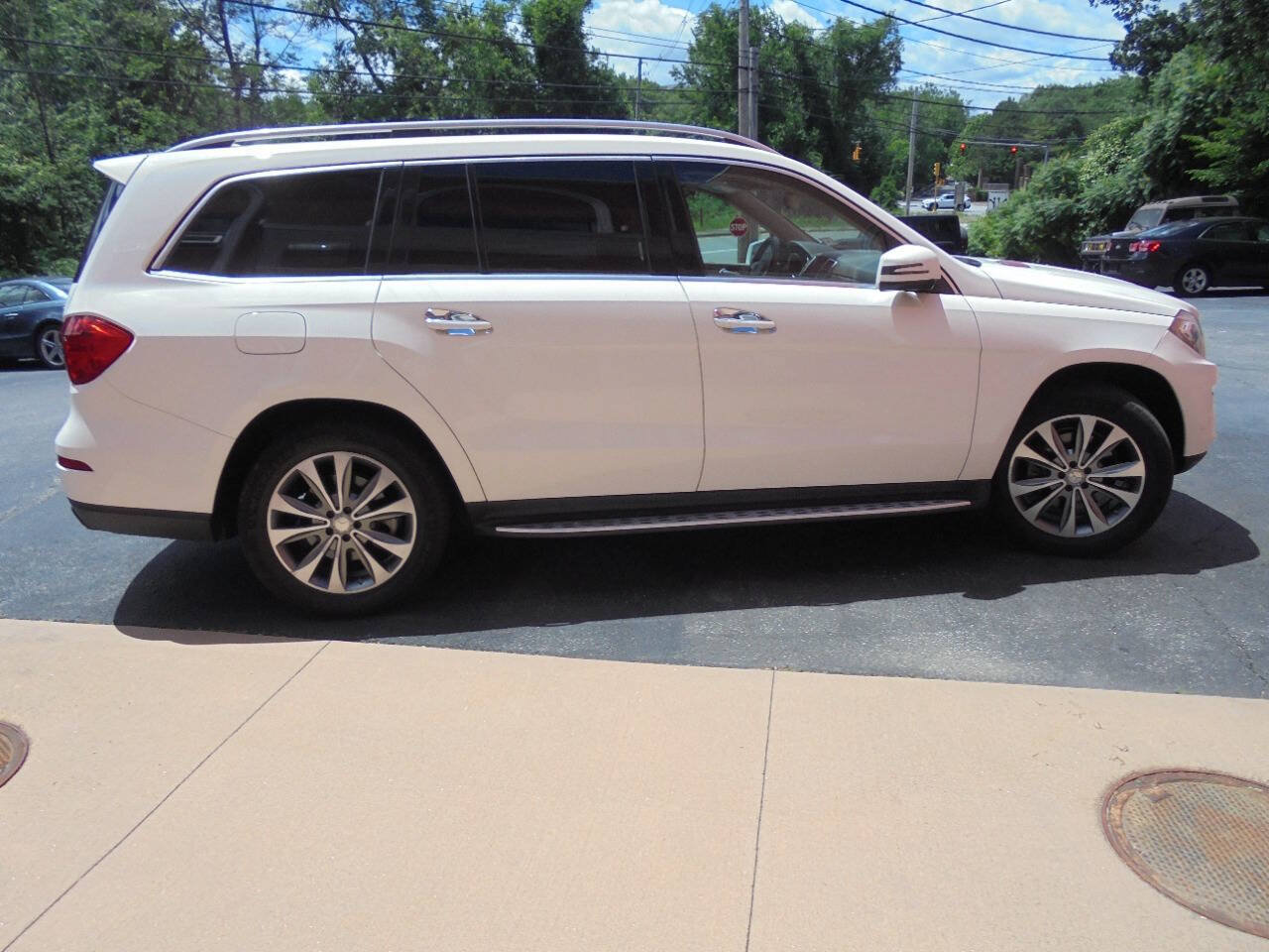 Used 2015 Mercedes-Benz GL 450 4MATIC w/ Lighting Package image 3