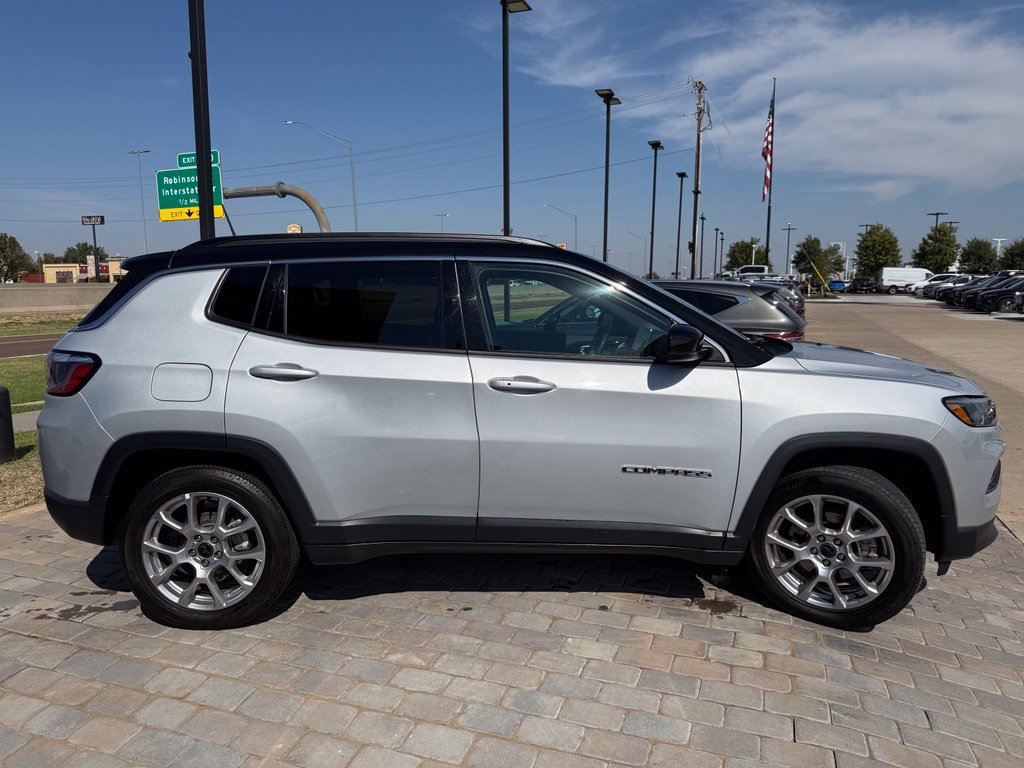 Used 2025 Jeep Compass Limited AWD/4WD image 6