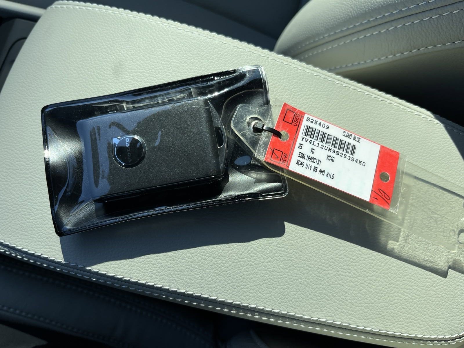 New 2025 Volvo XC40 B5 Ultra w/ Protection Package Premier image 38