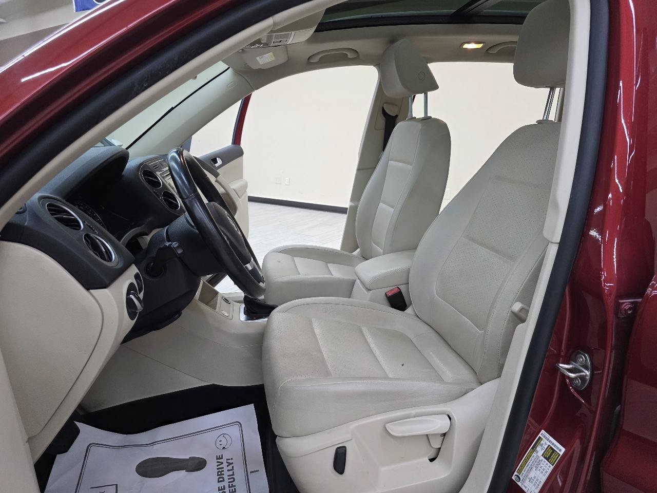 Used 2014 Volkswagen Tiguan SEL FWD image 17