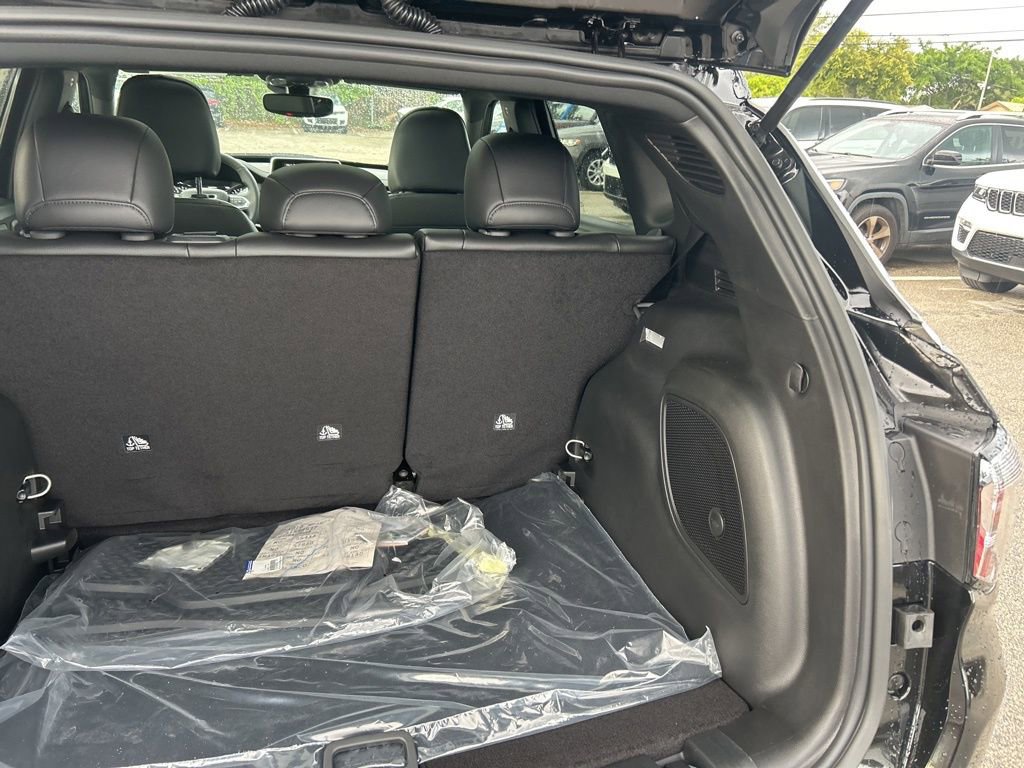 New 2025 Jeep Compass Latitude w/ Sun & Sound Group image 30
