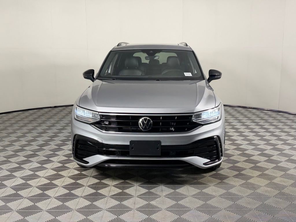 Used 2023 Volkswagen Tiguan SE R-Line FWD image 5