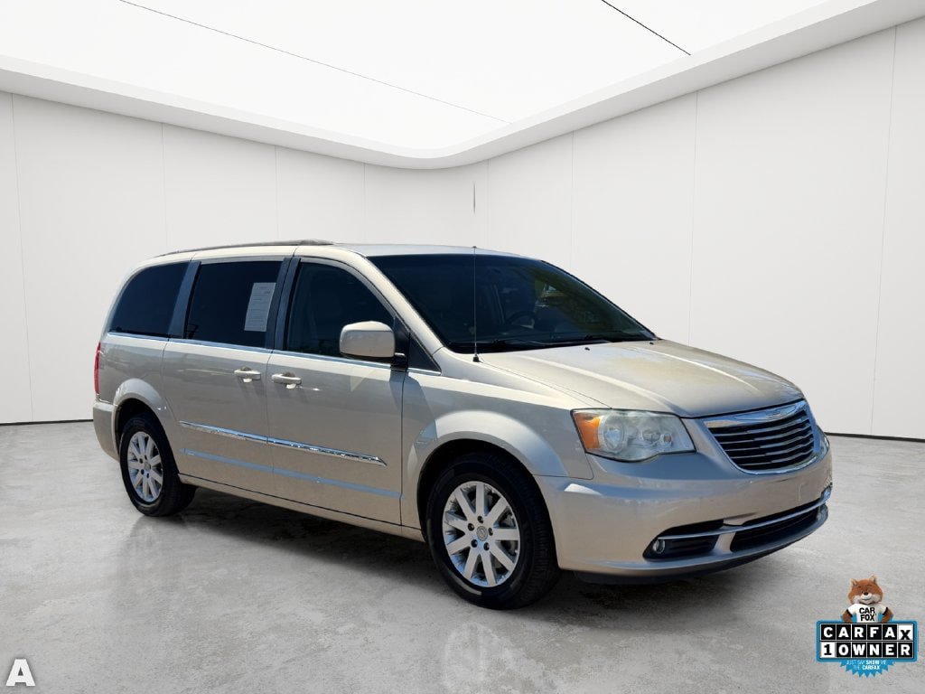 Used 2014 Chrysler Town & Country Touring FWD image 8
