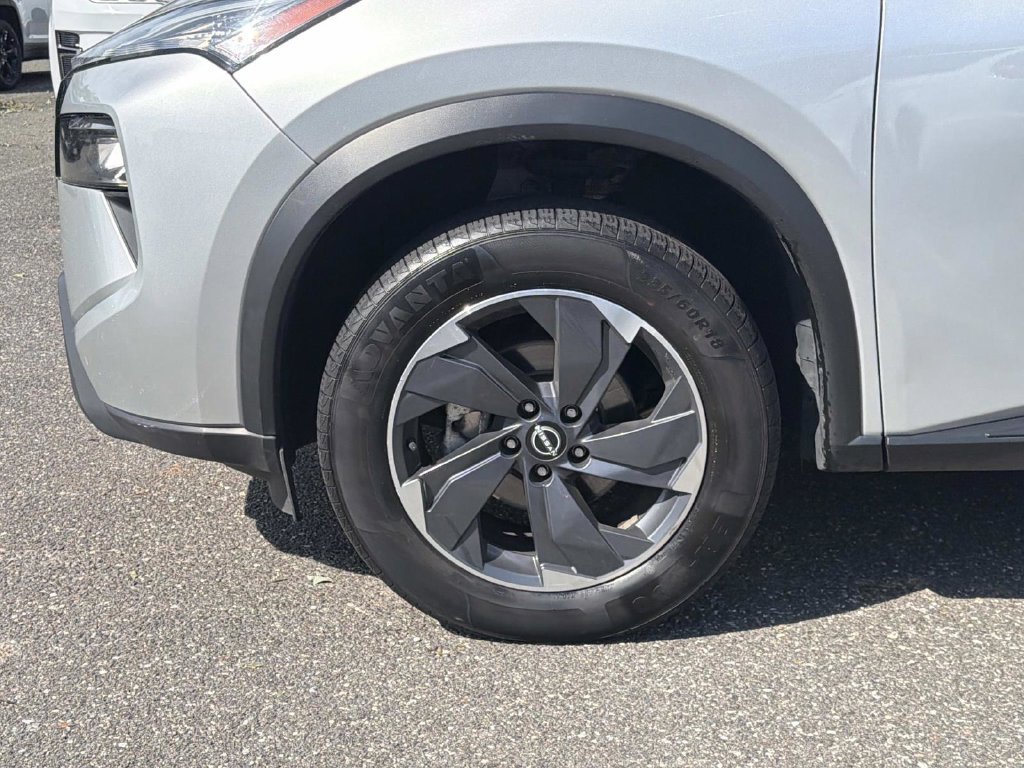 Used 2024 Nissan Rogue SV AWD/4WD image 12