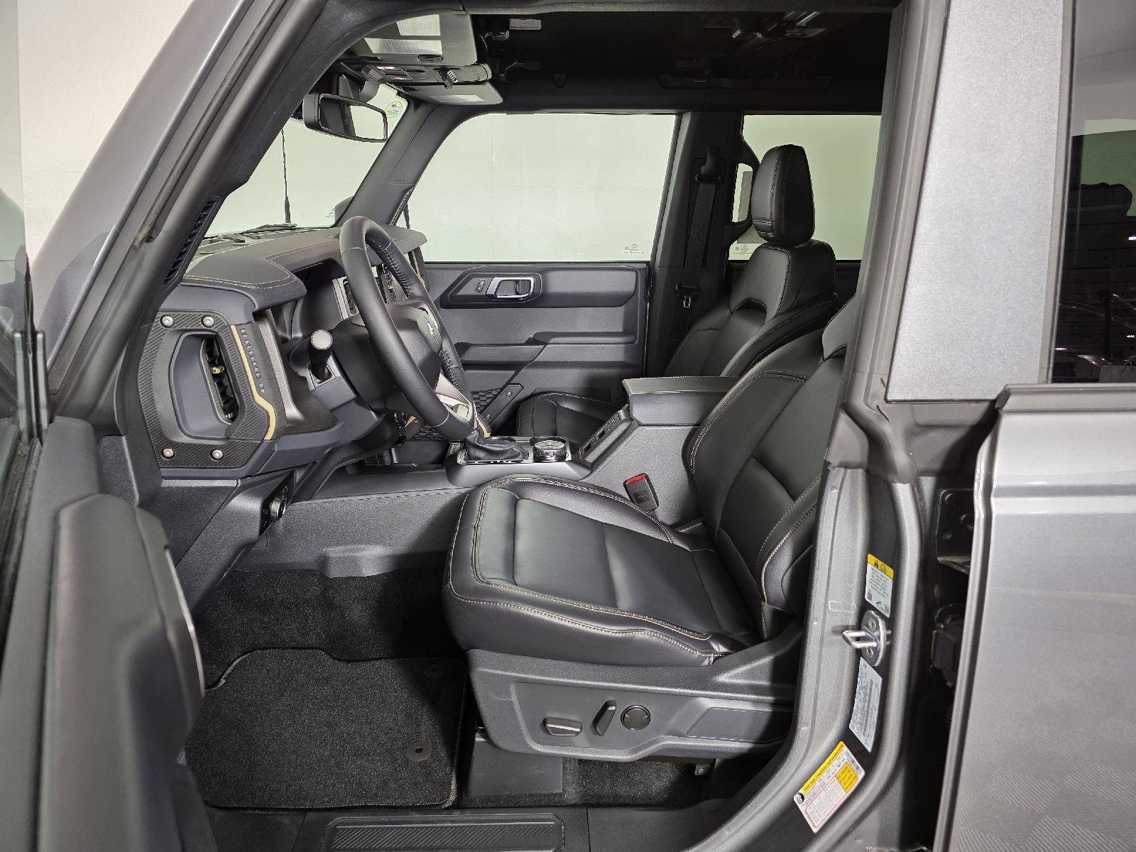 Used 2025 Ford Bronco Badlands image 12