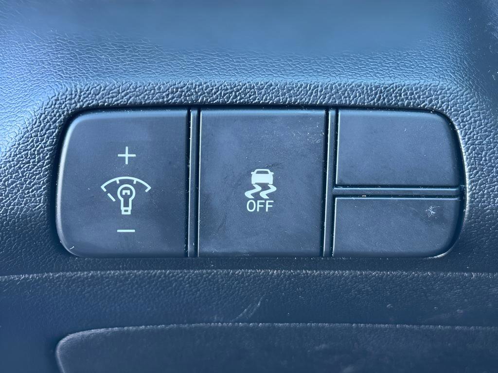 Certified 2024 Hyundai Elantra SEL image 23