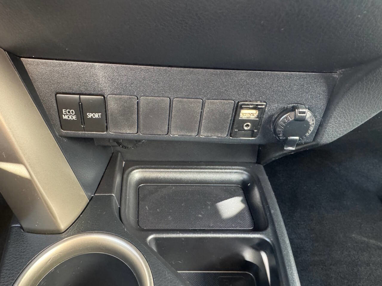 Used 2014 Toyota RAV4 LE image 6