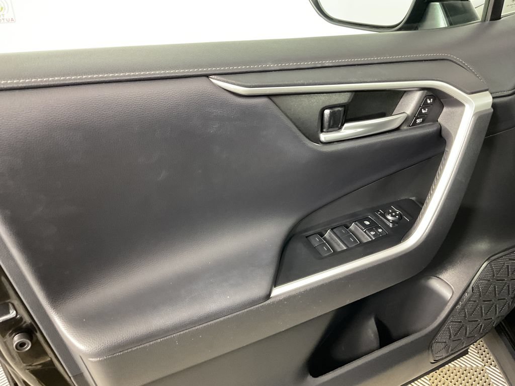 Used 2023 Toyota RAV4 Limited AWD/4WD image 17