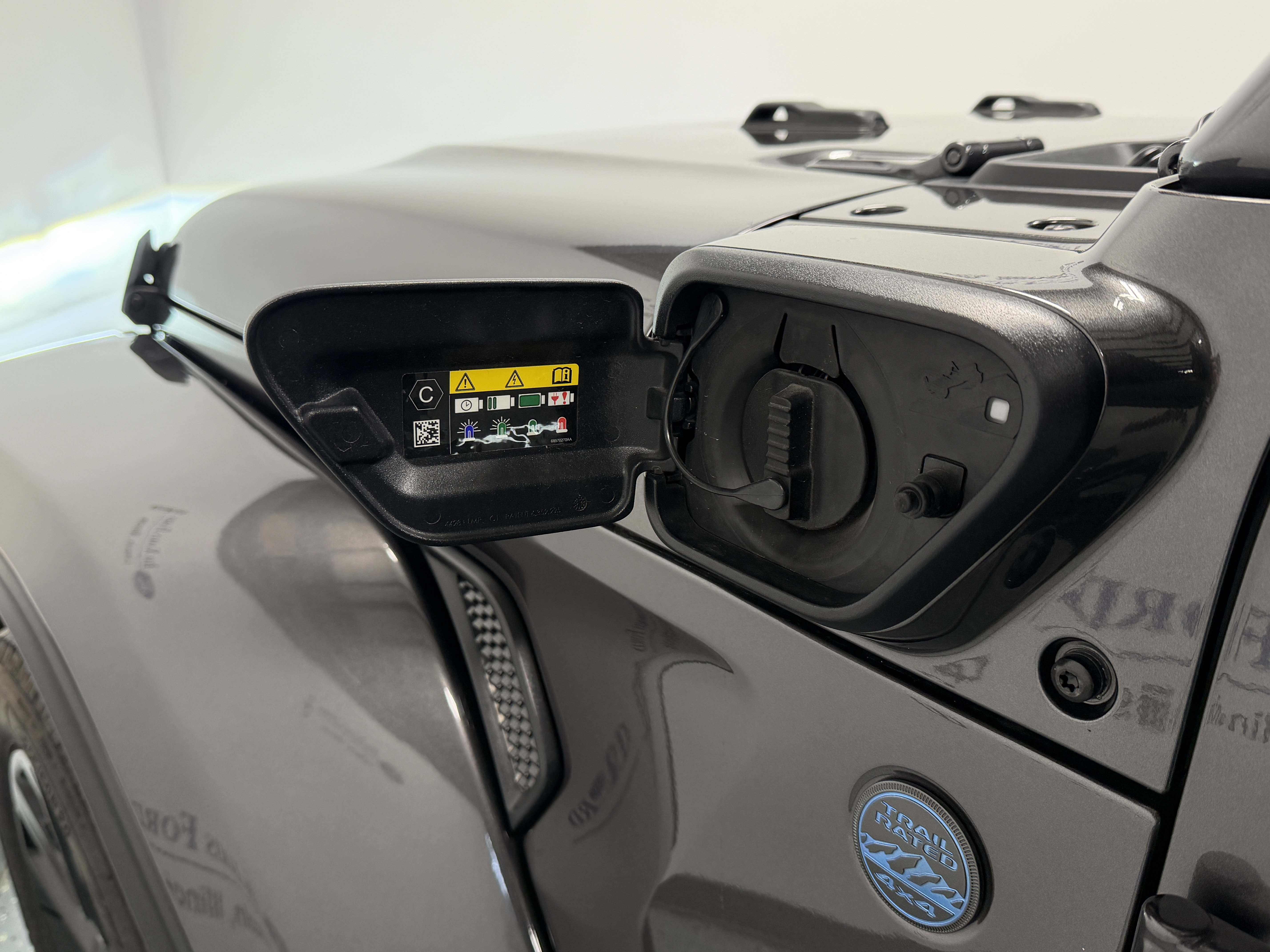 Used 2025 Jeep Wrangler Unlimited Sahara w/ Safety Group image 34