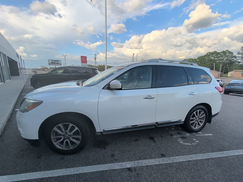 Used 2014 Nissan Pathfinder SL w/ SL Premium Package image 2